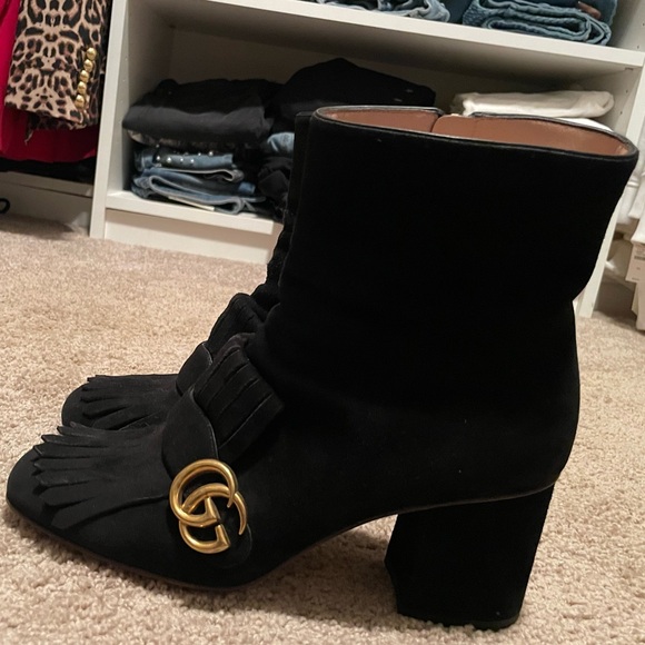 EUC BLACK SUEDE GUCCI KID SCAMOSCIATO GG MARMONT FRINGE ANKLE BOOTS 41 - Picture 2 of 10